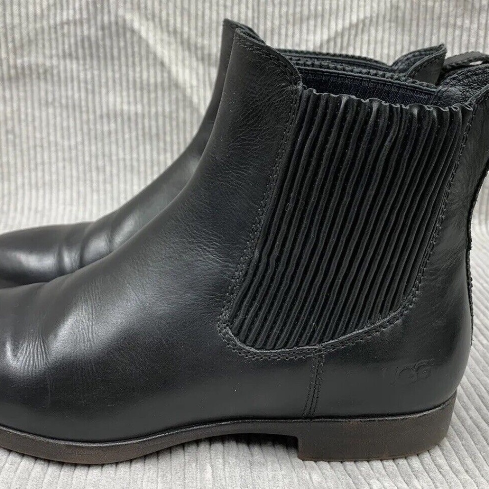 UGG Australia Jo Chelsea 8.5 Black Leather Ankle Slip On Boots 1005930